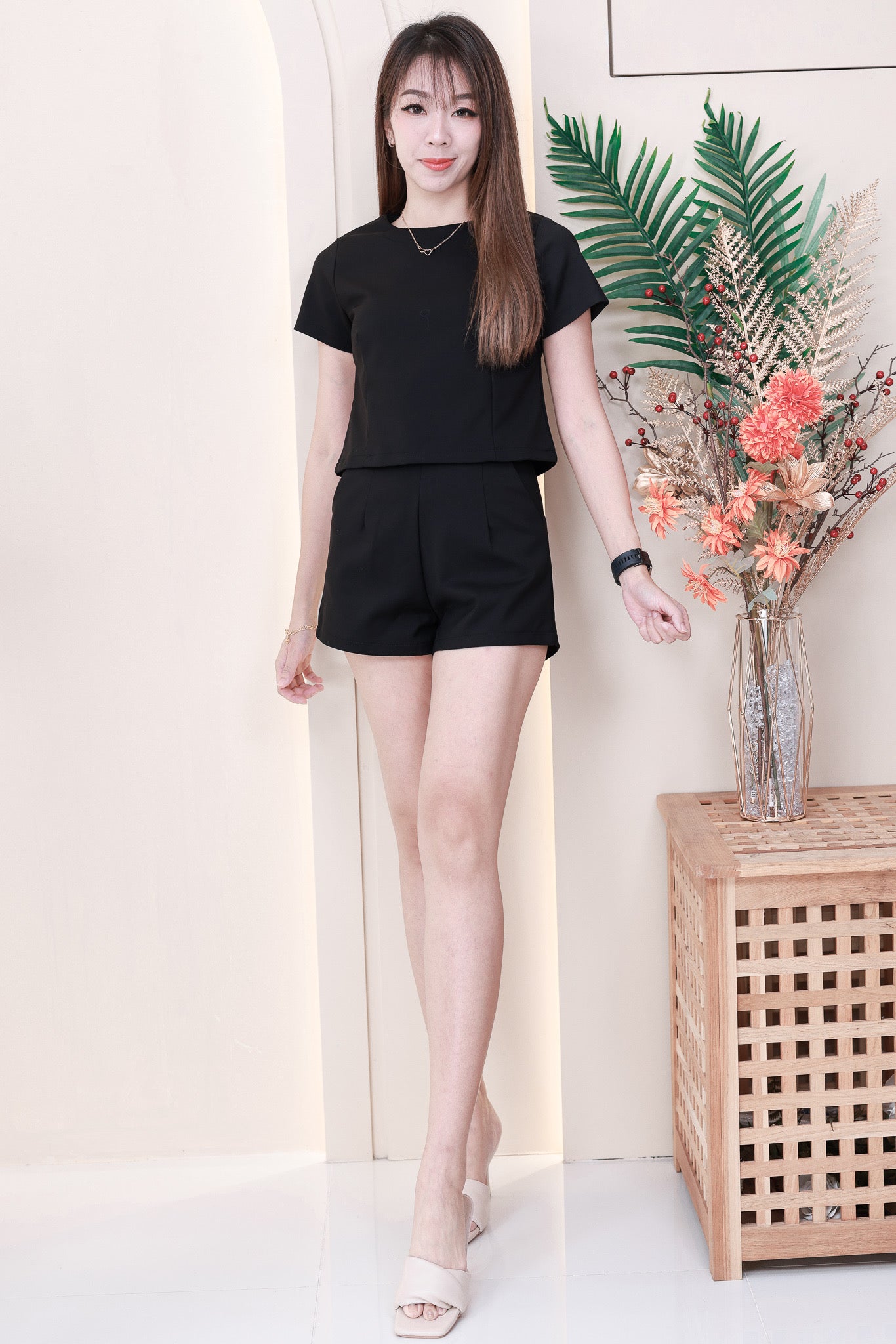 【SS8229971】【LFW独家小圆饼】高品质两件式西装时尚套装 圆领短袖百搭上衣➕西装高腰百搭短裤，有口袋 ❤️❤️ 【E-R2-C2】