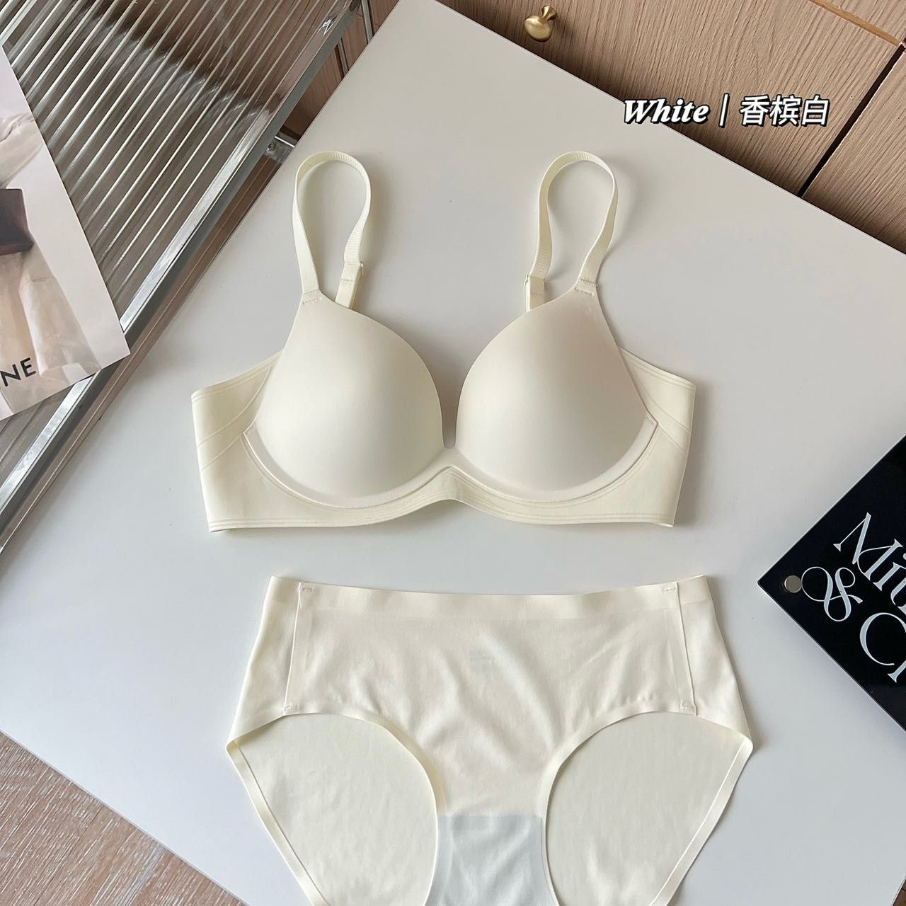 【A2883】＊内衣套装组合＊ 高品质极简约纯色提拉软支撑无痕内衣 ➕ 内裤 ❤️