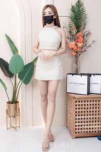 【SS110627】【网站福利款✨】两件式小香风流苏时尚套装 #牛仔弹力面料 挂脖无袖CUT IN小香上衣➕小香风高腰裙子，内层有里布短裤 ❤️❤️ 【C-R2-C4】