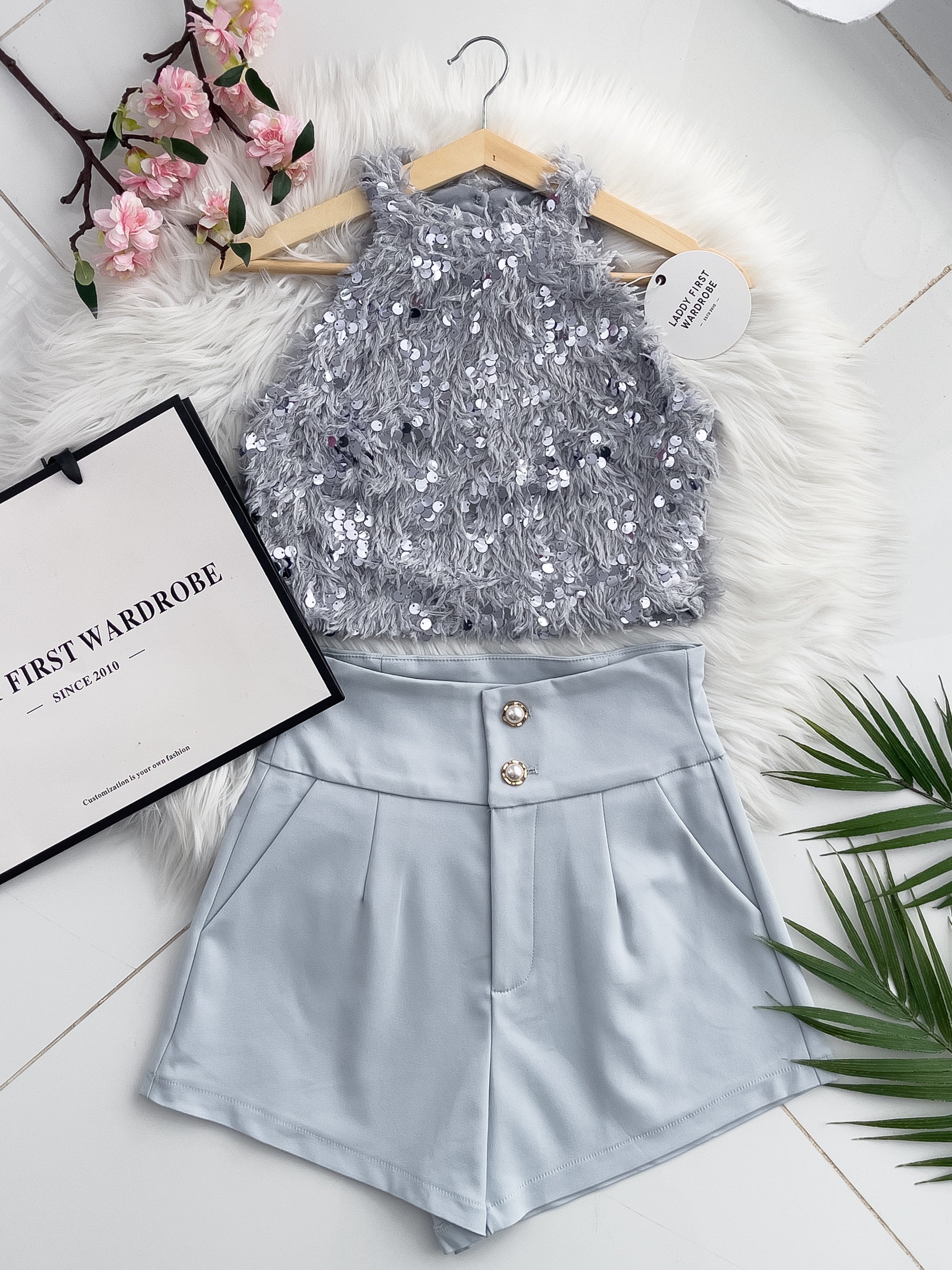 【SS3400】【独家小圆饼】两件式削肩套装 ,  鸵鸟毛拼接亮片Cut In上衣 ➕ 西装锦棉高腰显瘦短裤 , 有口袋【A-R2-C5】