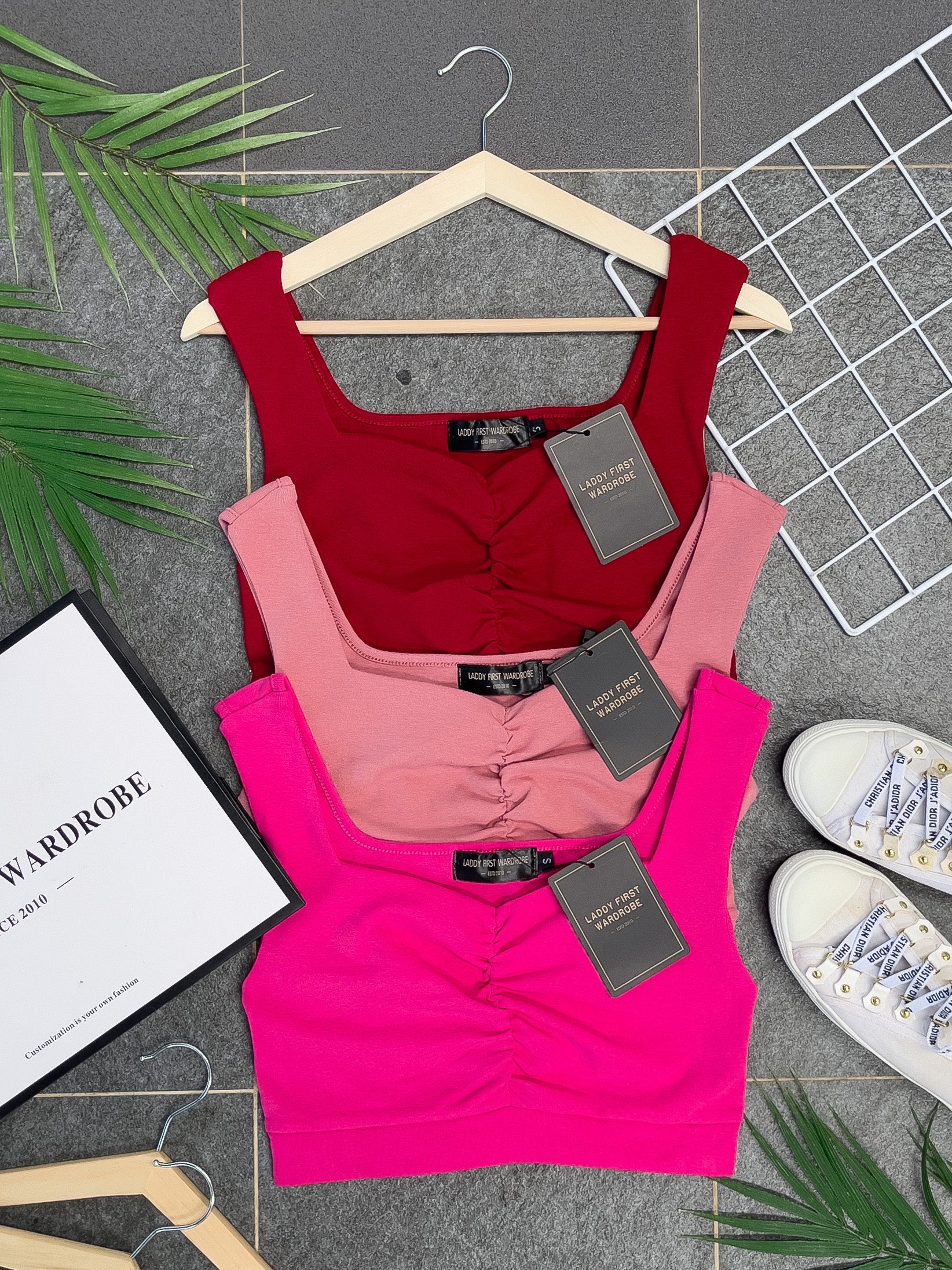 【T3333】独家爆款简约百搭短版无袖内搭上衣 【B-R3-C6】