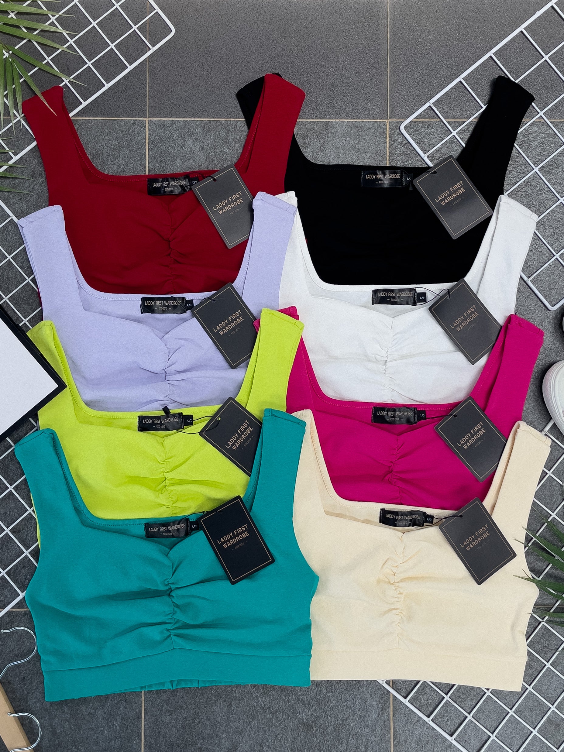 【T3333】独家爆款简约百搭短版无袖内搭上衣 【B-R3-C6】