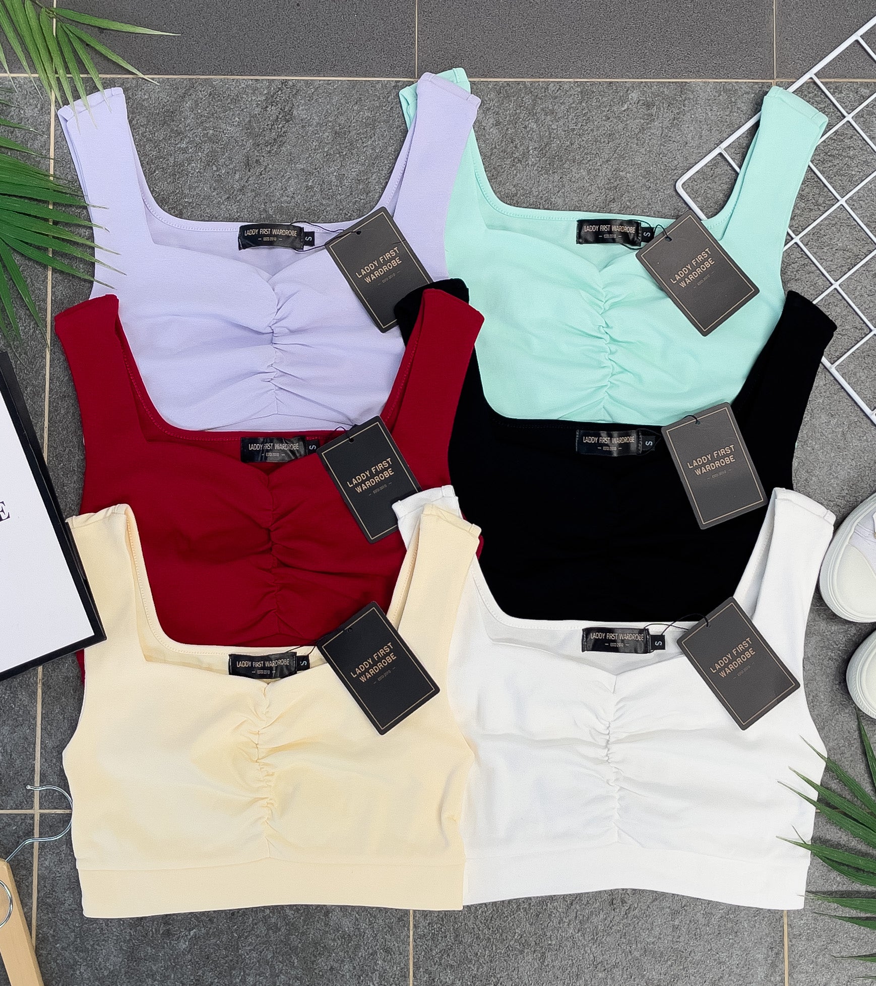 【T3333】独家爆款简约百搭短版无袖内搭上衣 【B-R3-C6】