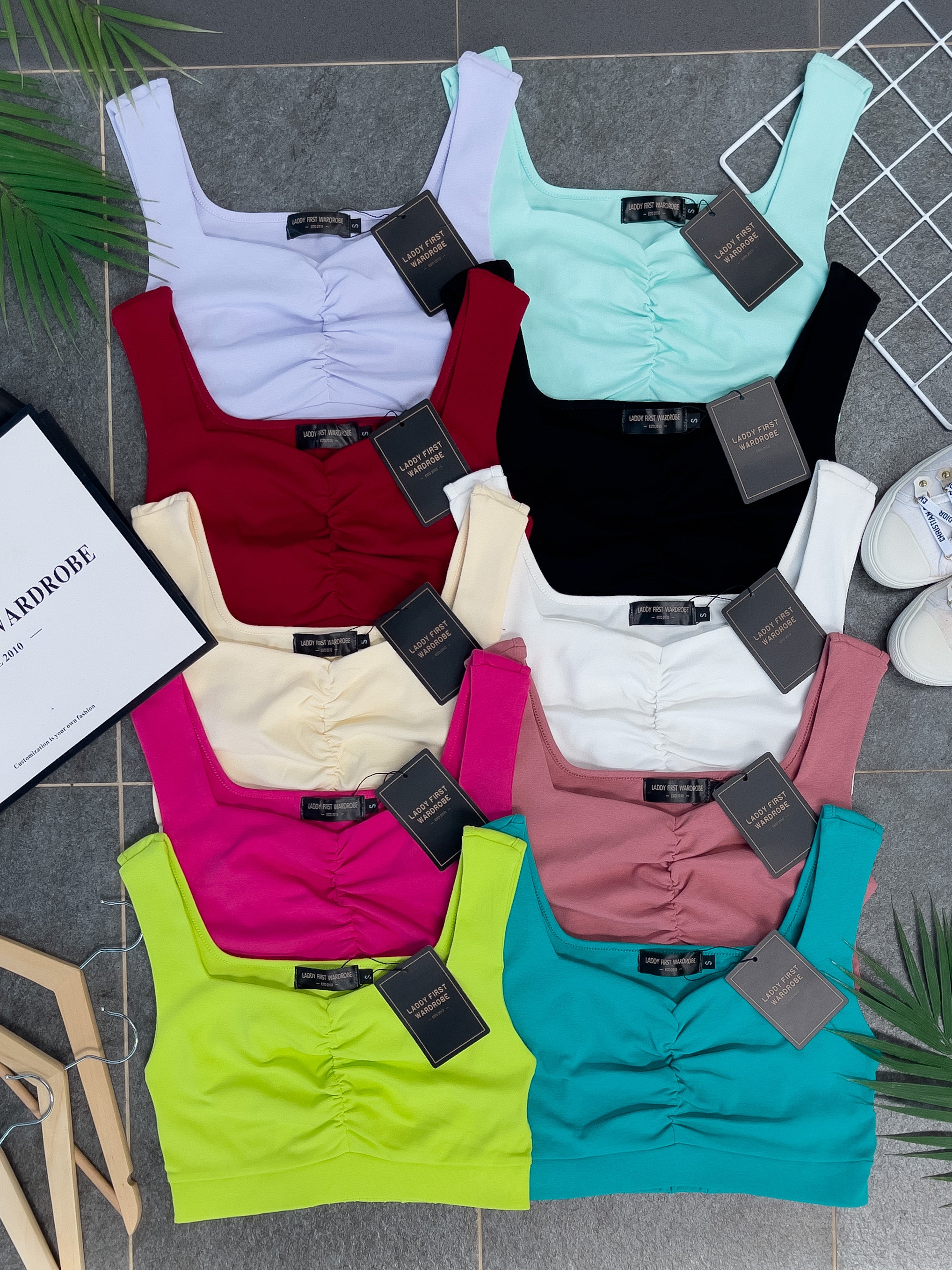 【T3333】独家爆款简约百搭短版无袖内搭上衣 【B-R3-C6】