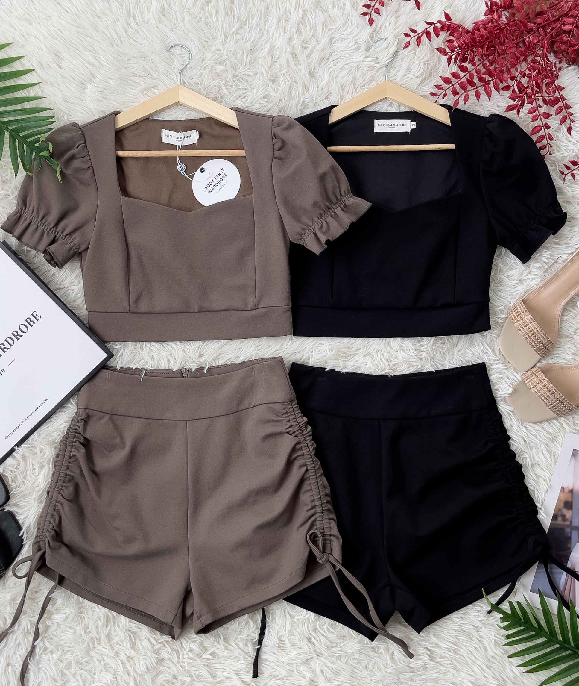 【SS210183】【网站福利款✨】【LFW独家小圆饼】两件式厚实罗马时装套装 砖石领上衣➕抽绳高腰短裤