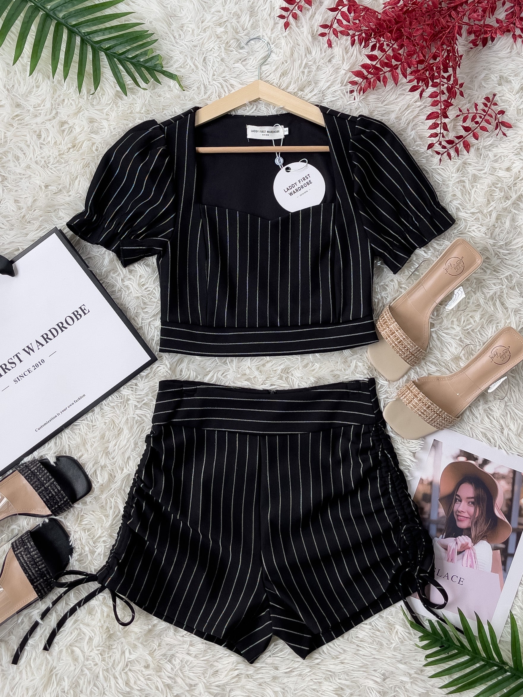 【SS210183】【网站福利款✨】【LFW独家小圆饼】两件式厚实罗马时装套装 砖石领上衣➕抽绳高腰短裤