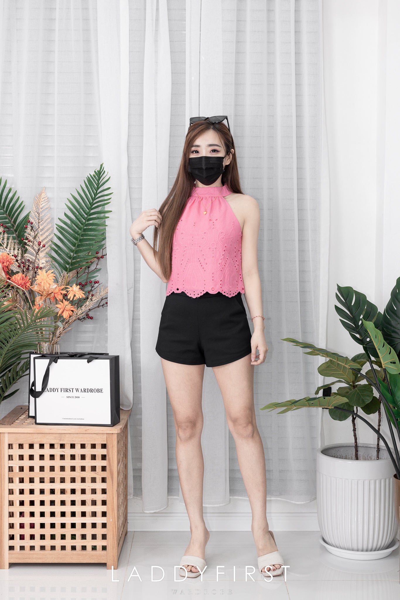 【T3094】欧美风通花挂脖上衣