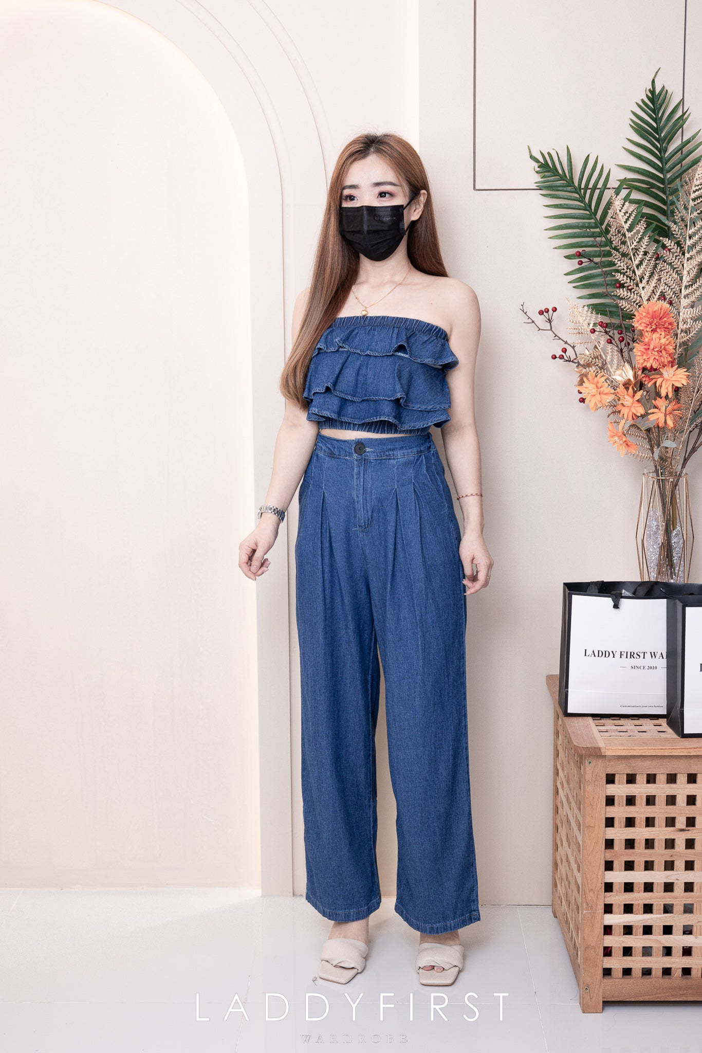 【SS22621】两件式牛仔套装 荷叶边设计抹胸短版上衣后副有伸缩弹力➕松紧腰阔脚高腰长裤，有口袋