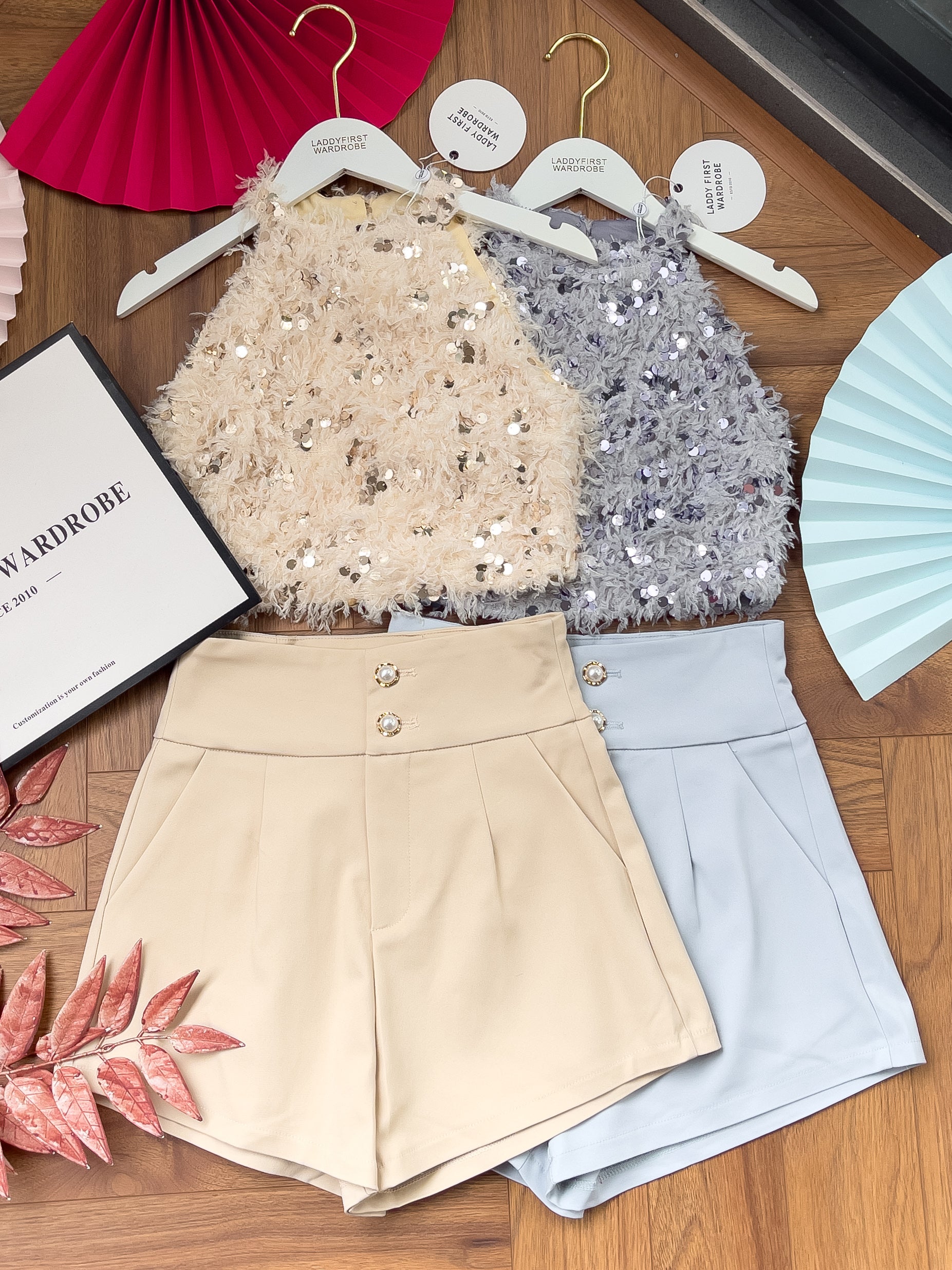 【SS3400】【独家小圆饼】两件式削肩套装 ,  鸵鸟毛拼接亮片Cut In上衣 ➕ 西装锦棉高腰显瘦短裤 , 有口袋【A-R2-C5】