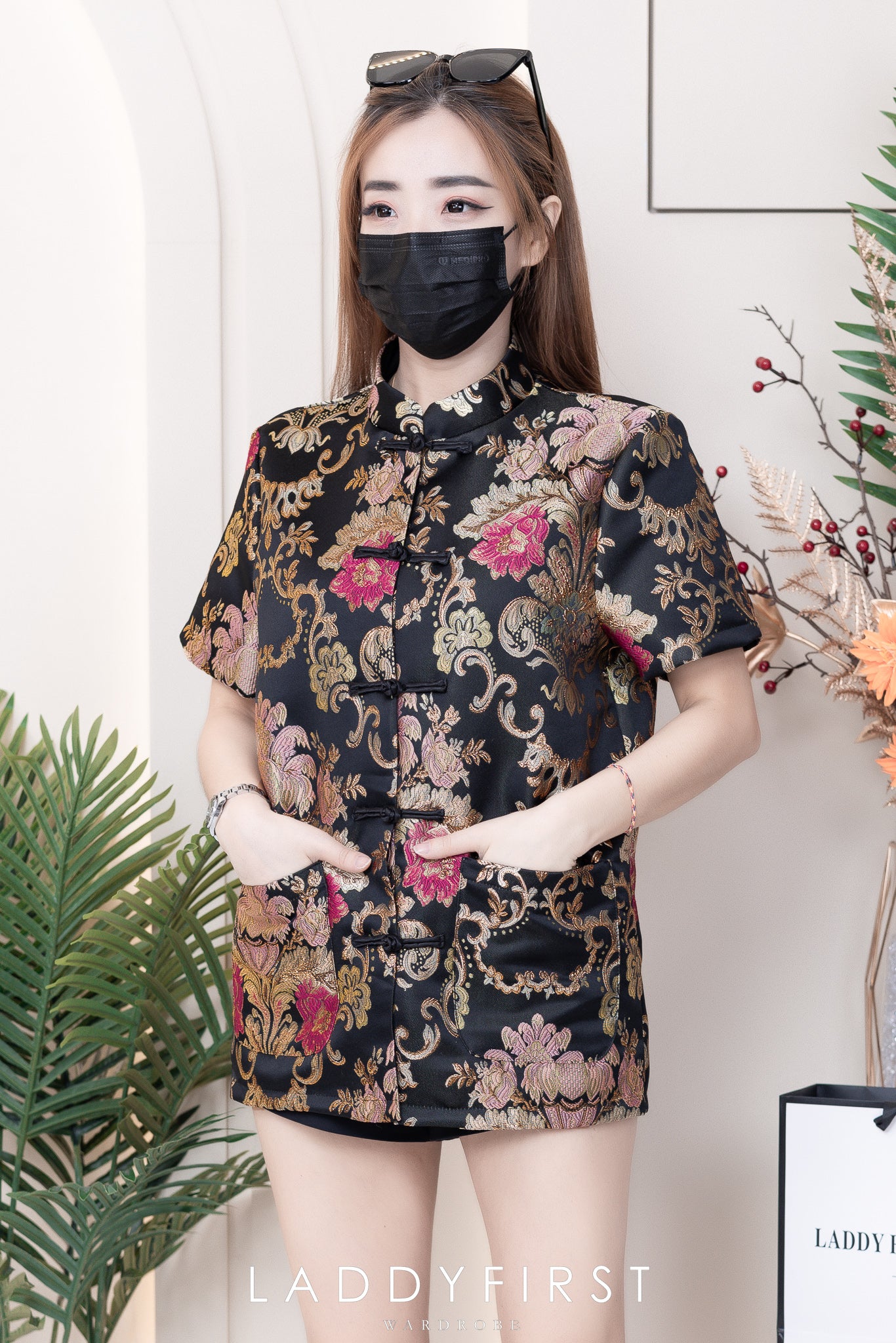 【SS33932】【独家小圆饼】两件式提花时装旗袍套装CUT IN缎面时装上衣➕高档提花高腰短裤，有口袋 ❤️❤️