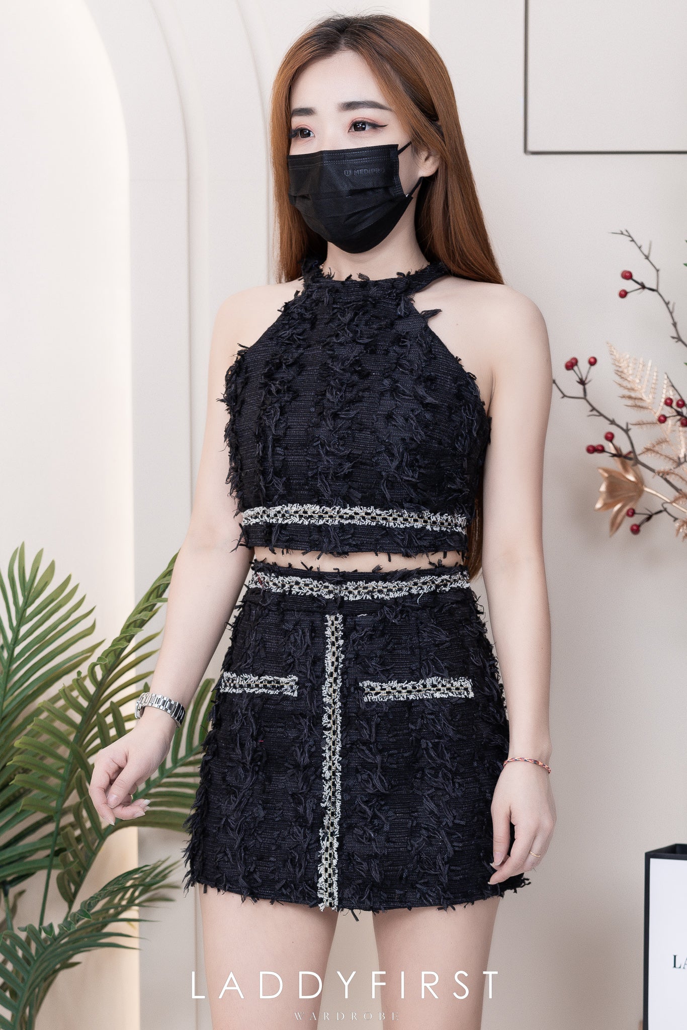 【SS110627】【网站福利款✨】两件式小香风流苏时尚套装 #牛仔弹力面料 挂脖无袖CUT IN小香上衣➕小香风高腰裙子，内层有里布短裤 ❤️❤️