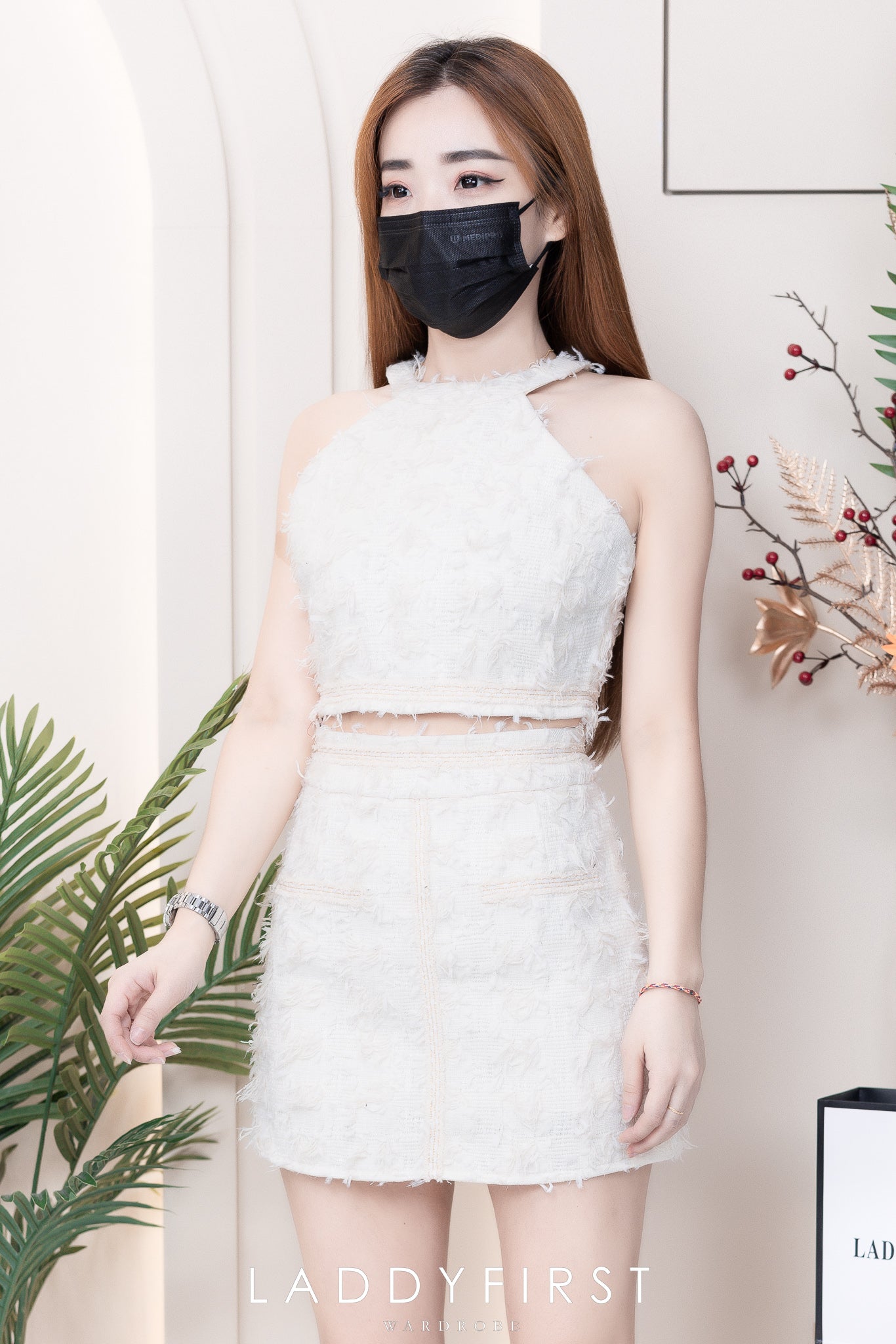 【SS110627】【网站福利款✨】两件式小香风流苏时尚套装 #牛仔弹力面料 挂脖无袖CUT IN小香上衣➕小香风高腰裙子，内层有里布短裤 ❤️❤️
