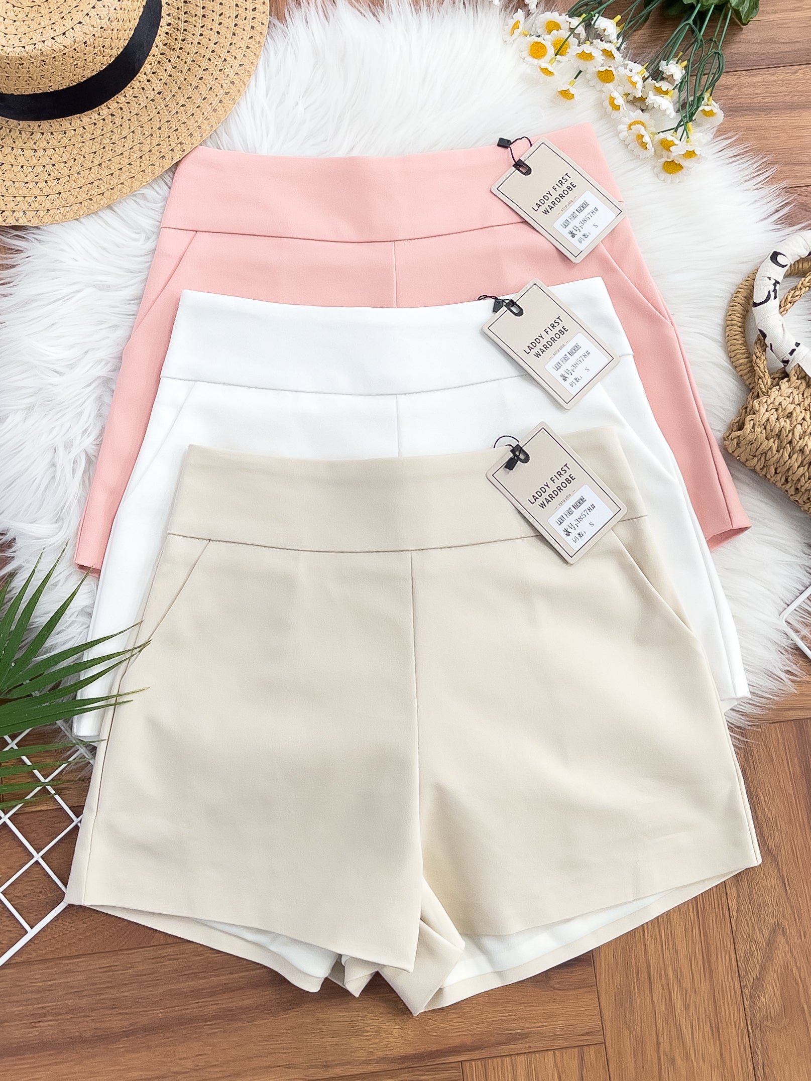 【S38578】独家爆款高品质【 新万能 】西装高腰休闲简约百搭短裤，后中隐形拉链，有口袋，内层加里布 #百搭必备 🔥🔥 【A-R1-C1】