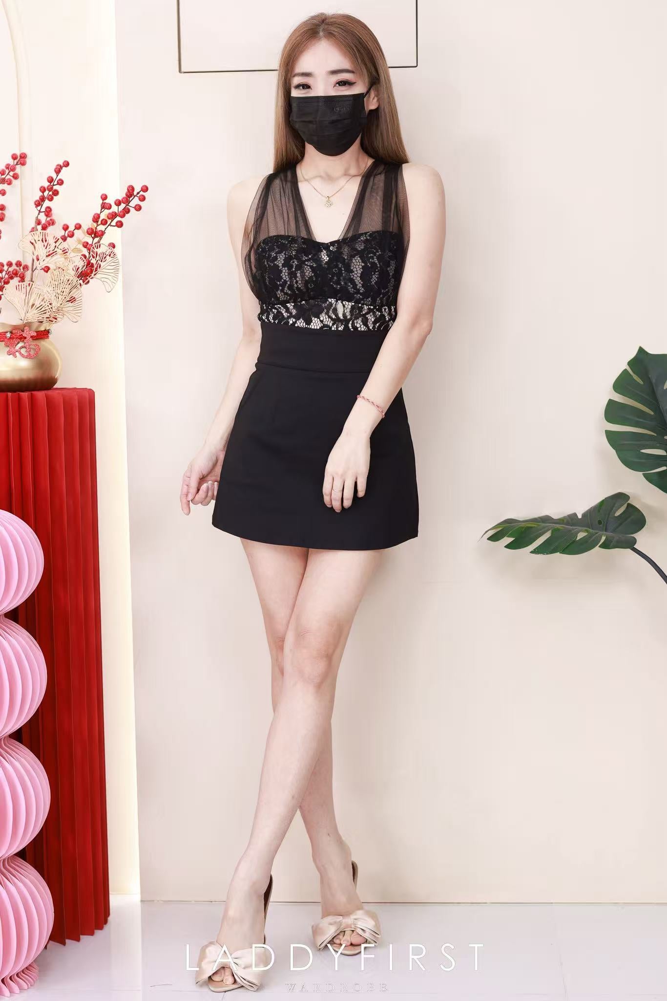 【T8239401】高品质水溶蕾丝拼接网纱无袖短版上衣 ❤❤