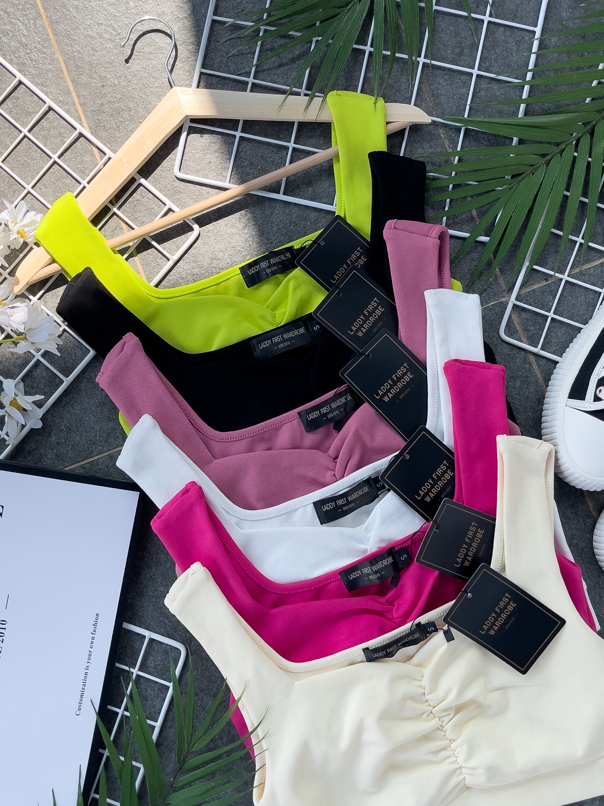 【T3333】独家爆款简约百搭短版无袖内搭上衣 【B-R3-C6】