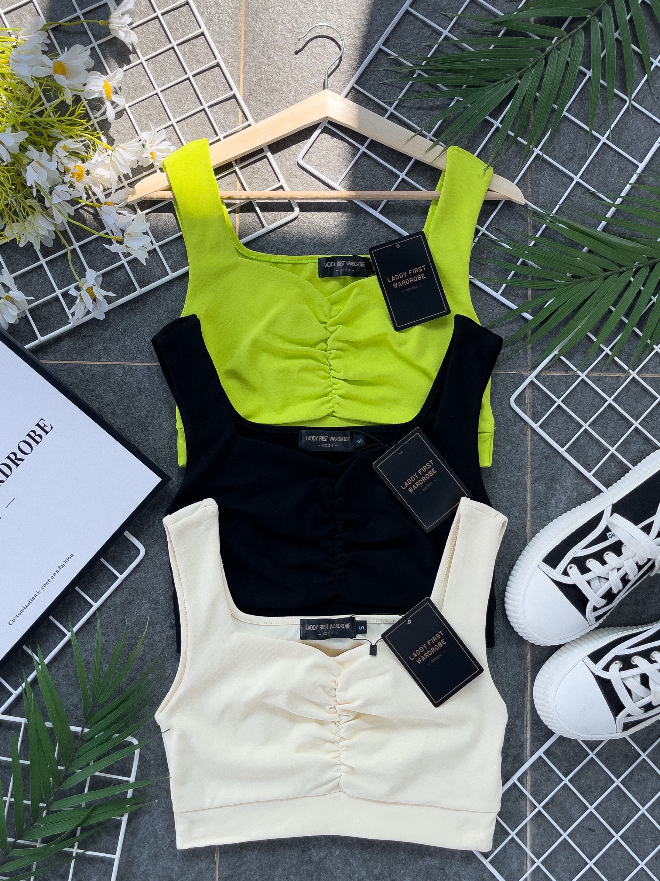 【T3333】独家爆款简约百搭短版无袖内搭上衣 【B-R3-C6】